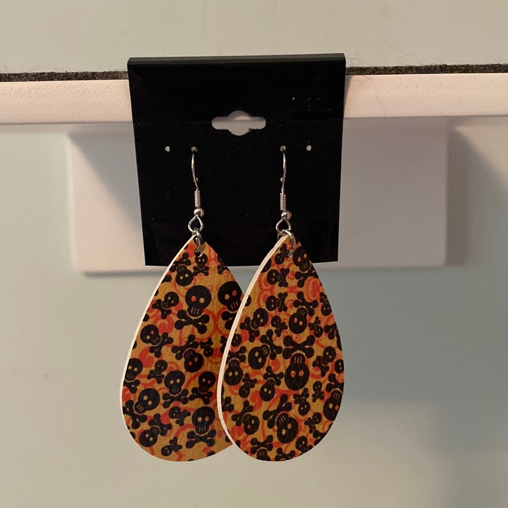 Skull & Crossbones Halloween drop earrings